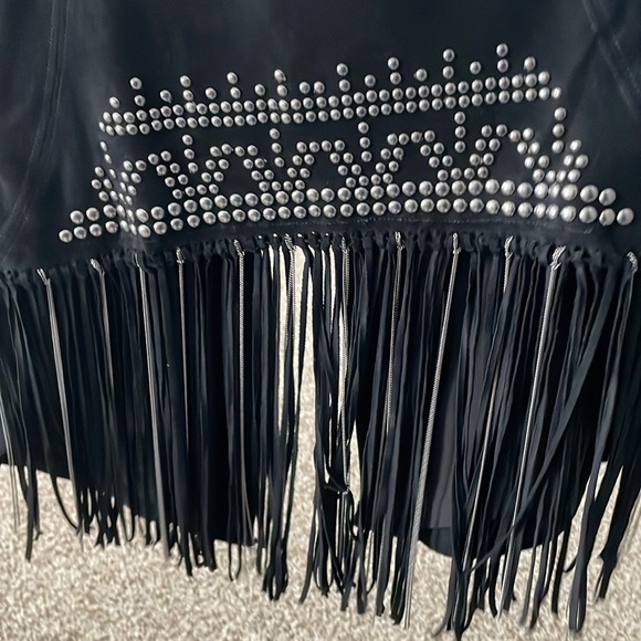 Black jacket with fringe on bottom, size large - Picture 4 of 4